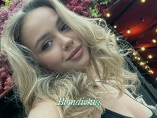 Blondiekiss