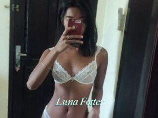 Luna_Foster